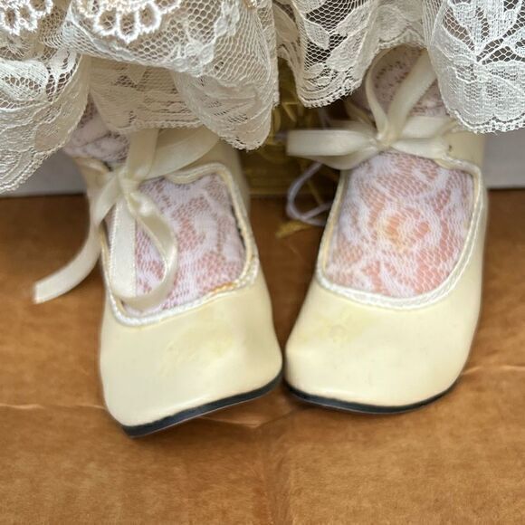 Vintage 1996 Fayzah Spanos‎ Collection Destiny Doll - Picture 7 of 12